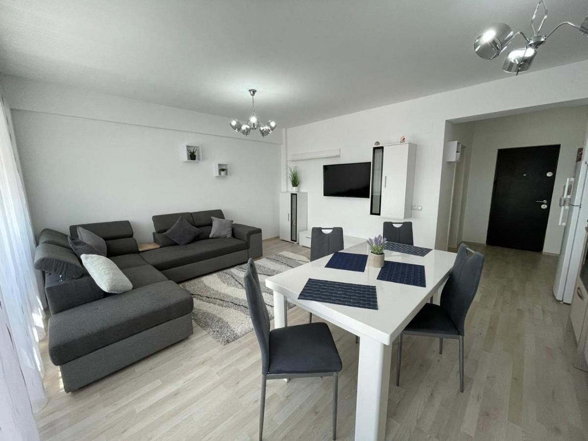 Class Deluxe Apartments Oradea Buitenkant foto