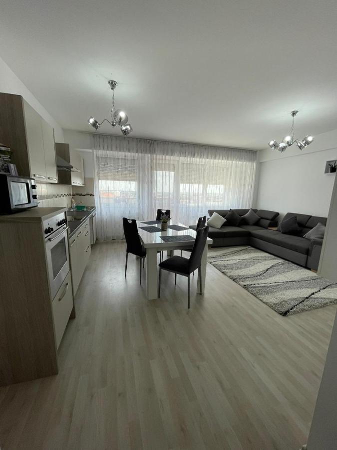 Class Deluxe Apartments Oradea Buitenkant foto
