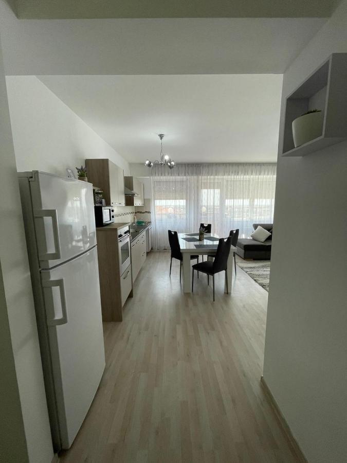 Class Deluxe Apartments Oradea Buitenkant foto