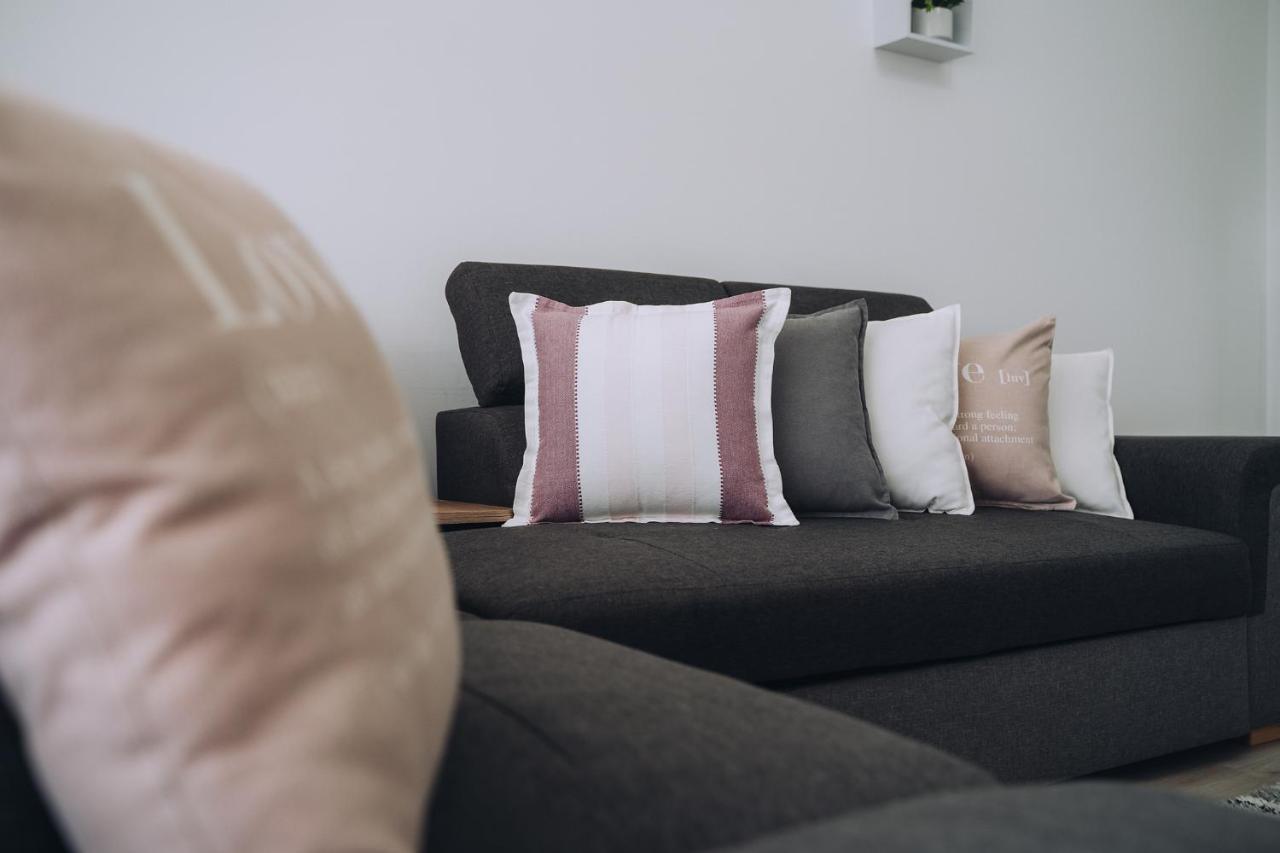 Class Deluxe Apartments Oradea Buitenkant foto