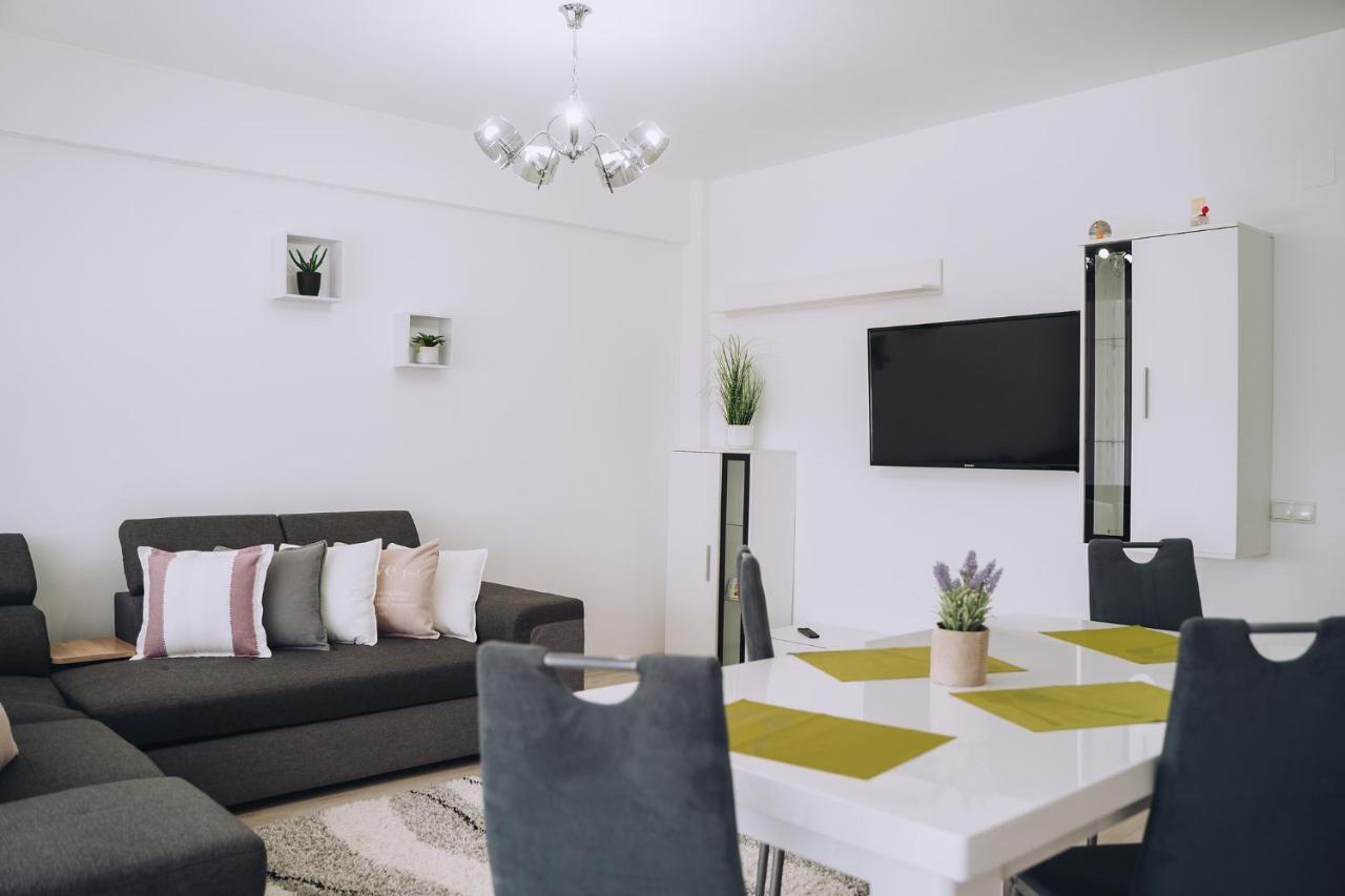 Class Deluxe Apartments Oradea Buitenkant foto