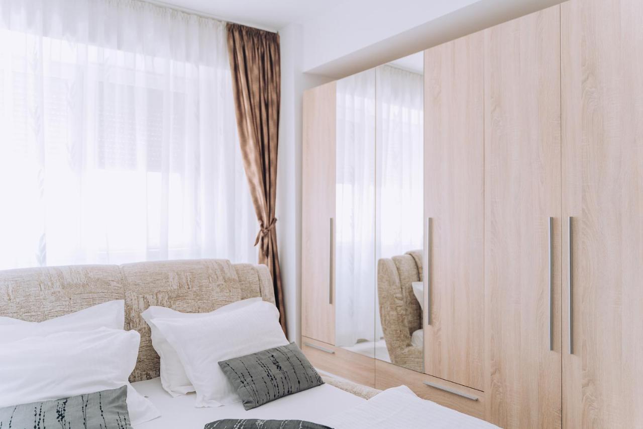 Class Deluxe Apartments Oradea Buitenkant foto