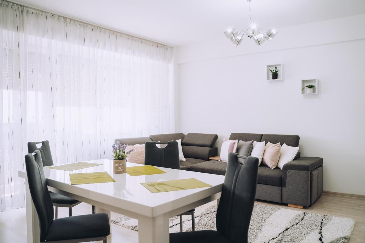 Class Deluxe Apartments Oradea Buitenkant foto