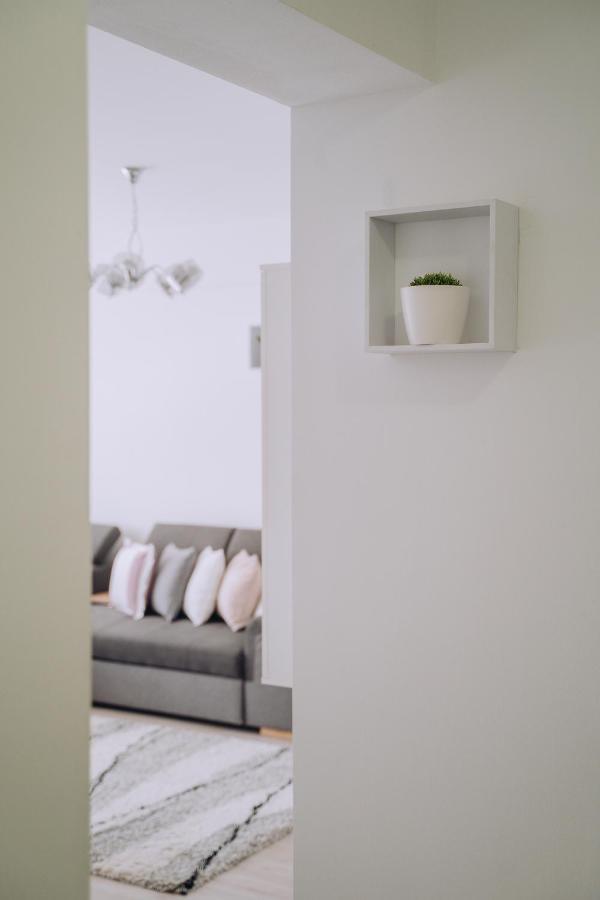 Class Deluxe Apartments Oradea Buitenkant foto