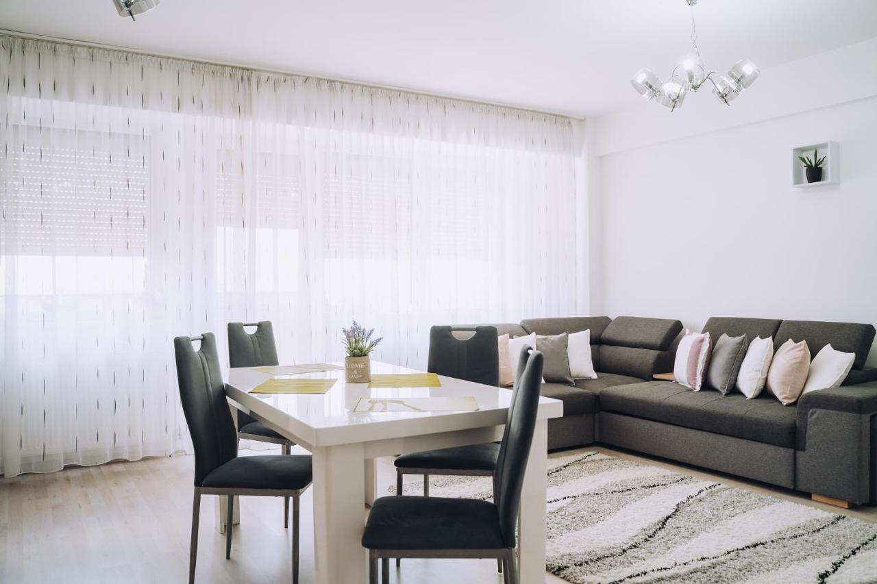 Class Deluxe Apartments Oradea Buitenkant foto