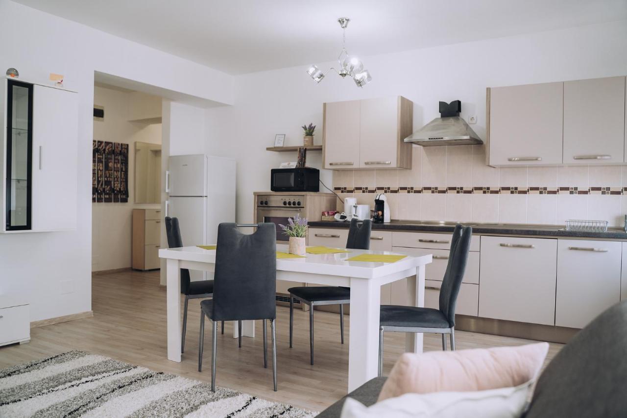 Class Deluxe Apartments Oradea Buitenkant foto