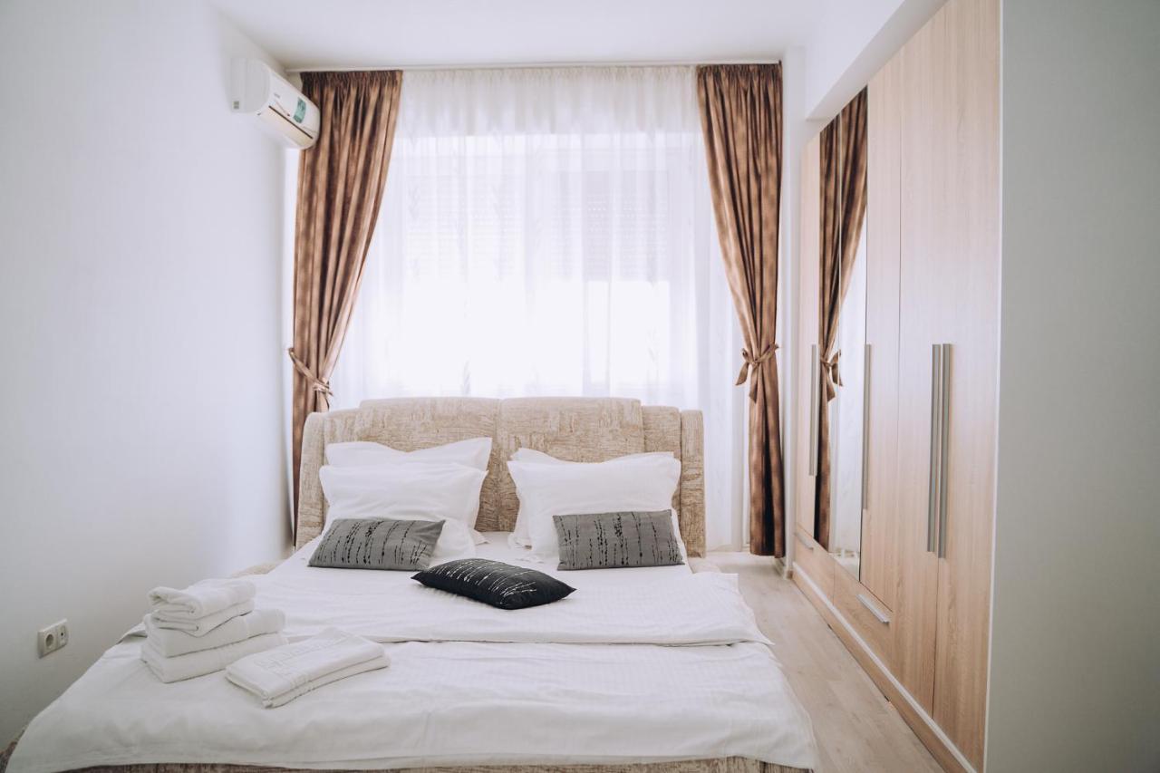 Class Deluxe Apartments Oradea Buitenkant foto