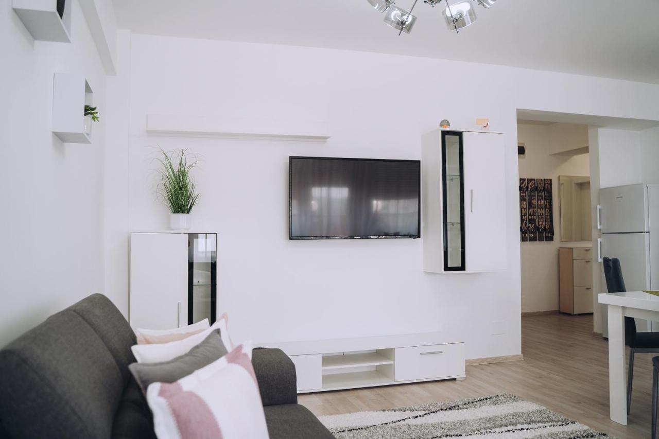 Class Deluxe Apartments Oradea Buitenkant foto