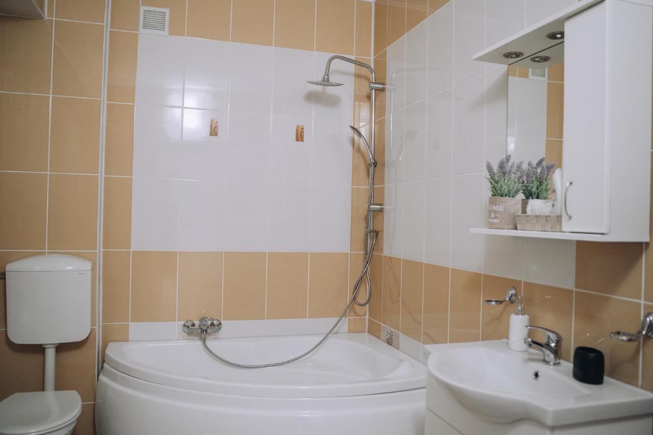 Class Deluxe Apartments Oradea Buitenkant foto
