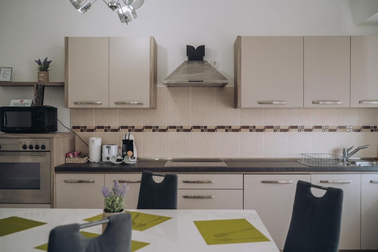 Class Deluxe Apartments Oradea Buitenkant foto