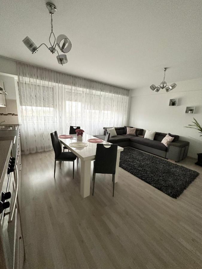 Class Deluxe Apartments Oradea Buitenkant foto