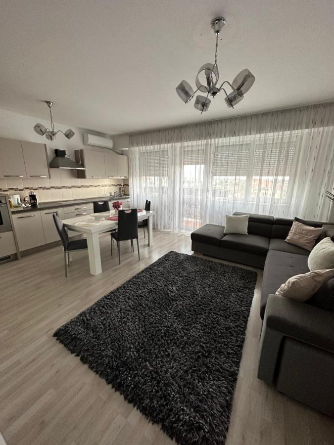 Class Deluxe Apartments Oradea Buitenkant foto