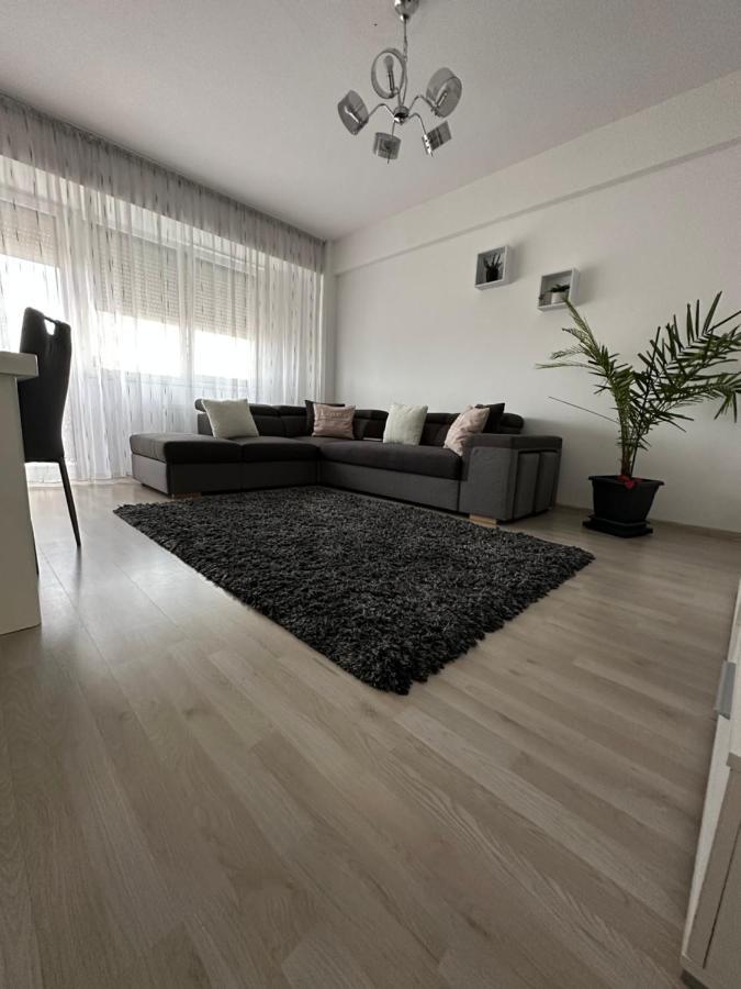 Class Deluxe Apartments Oradea Buitenkant foto