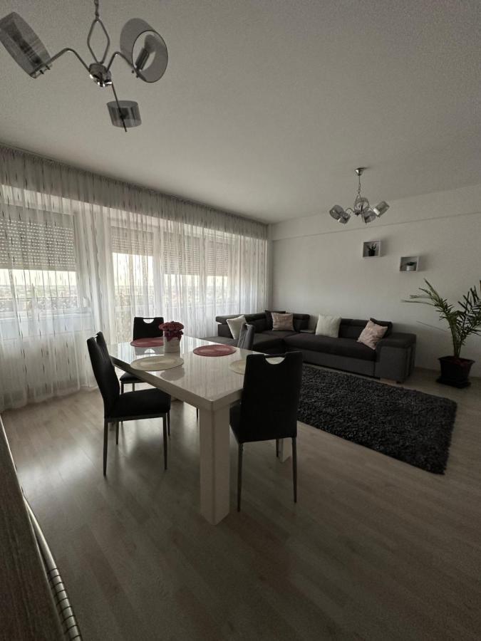 Class Deluxe Apartments Oradea Buitenkant foto