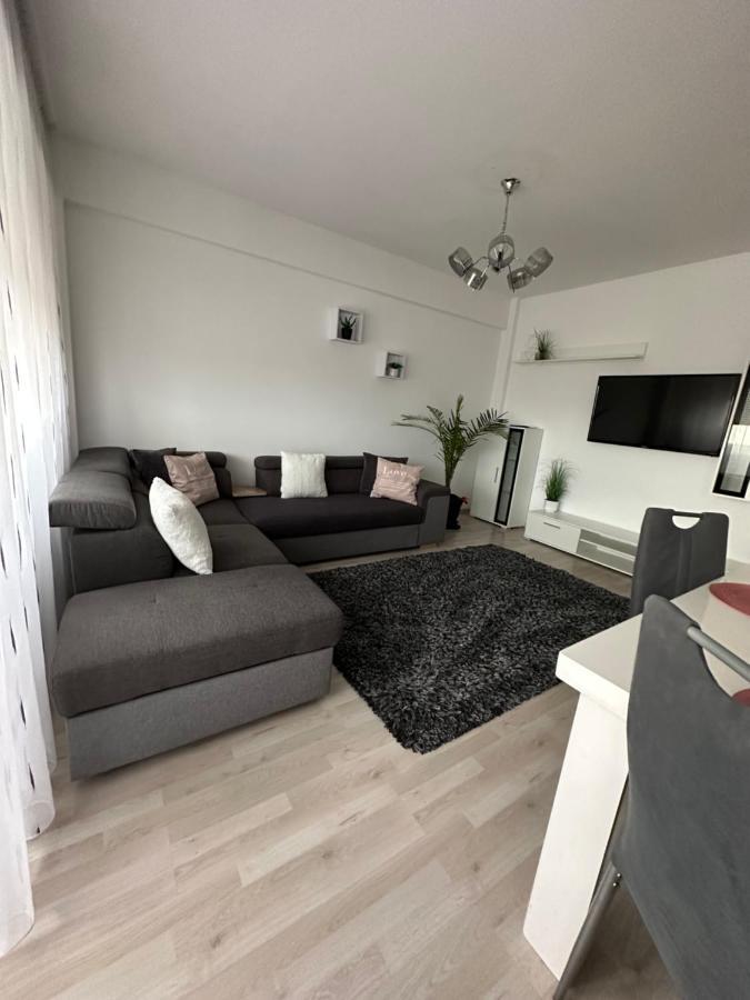 Class Deluxe Apartments Oradea Buitenkant foto