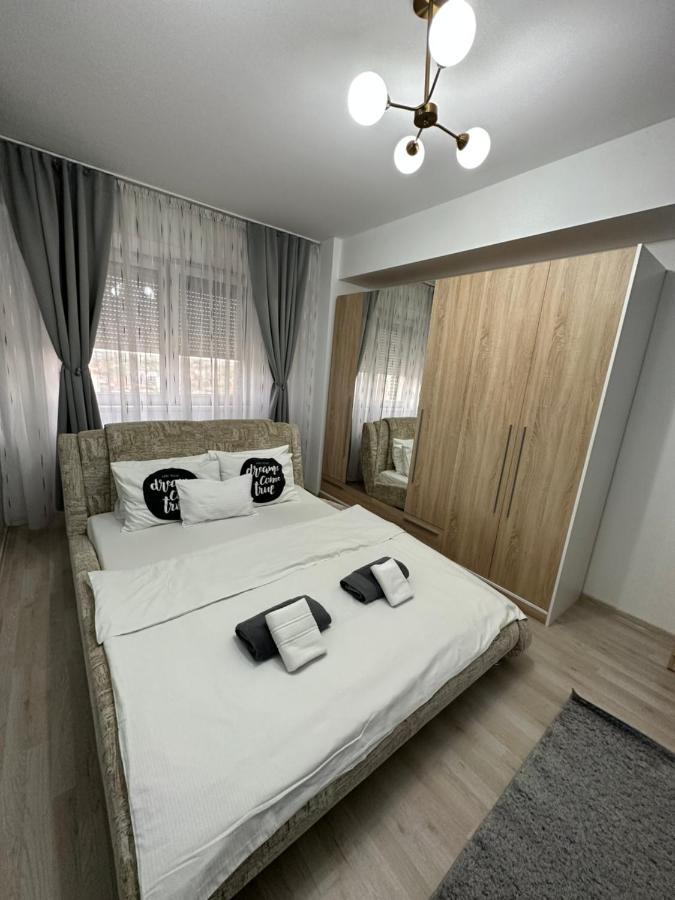 Class Deluxe Apartments Oradea Buitenkant foto