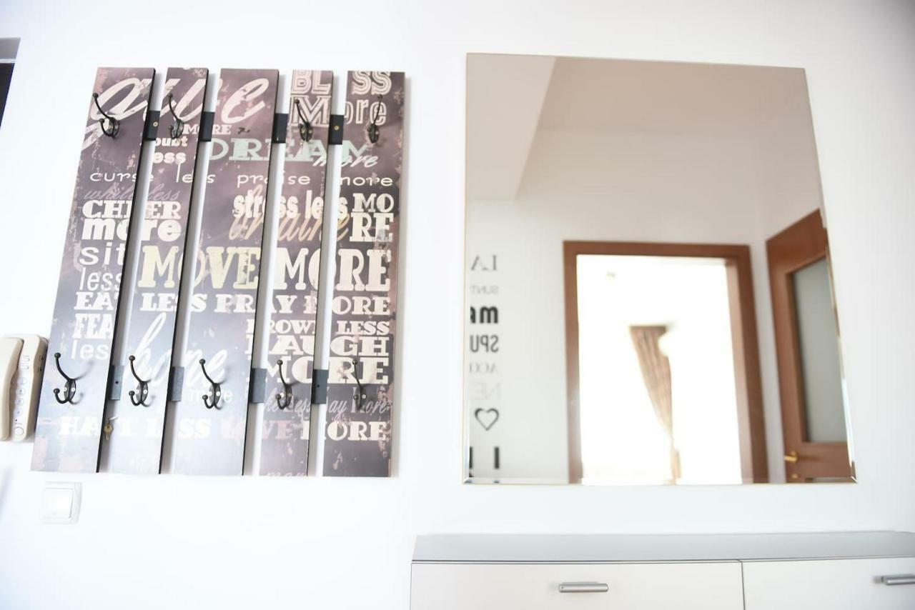 Class Deluxe Apartments Oradea Buitenkant foto
